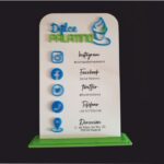 Placa Logo y Redes Sociales